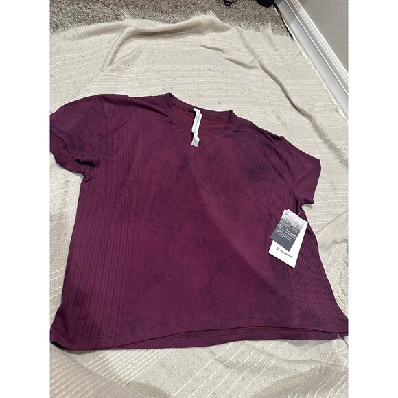 Lululemon Dresses & Skirts - New Lululemon TRAIN TO BE SHORT SLEEVE MARVEL/BLK Size XL